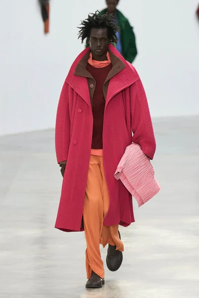 Look 30